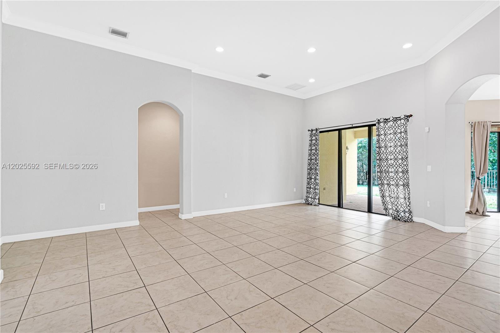 A12025592 Property Photo 11