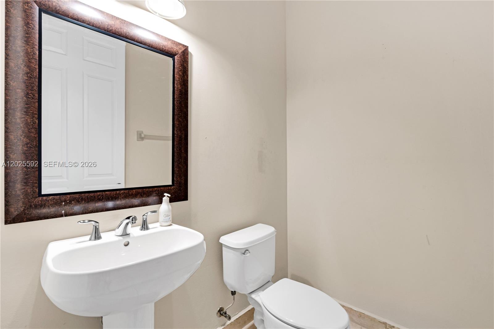 A12025592 Property Photo 25
