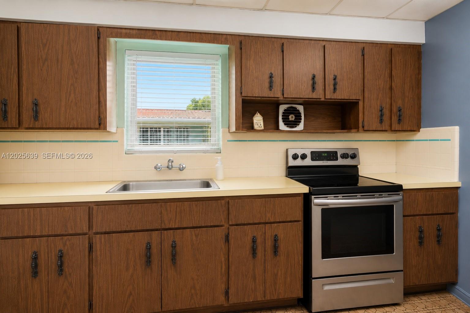 A12025639 Property Photo 4