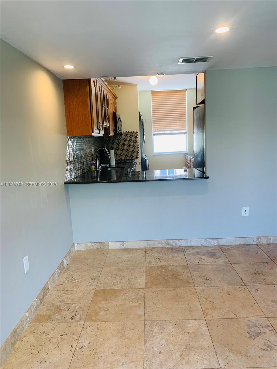 1651 Ne 115th Street 21c Property Photo 4