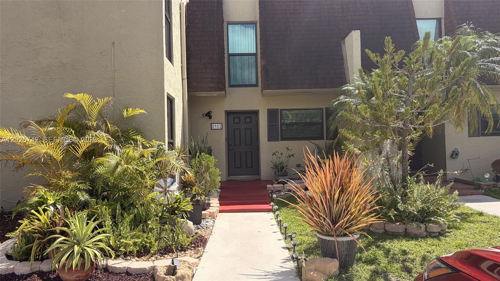 8982 Palm Tree Lane 8982