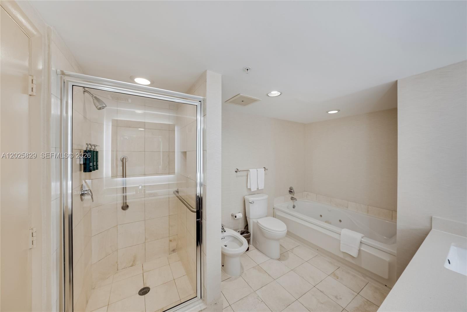 17375 Collins Avenue 2403 Property Photo 10