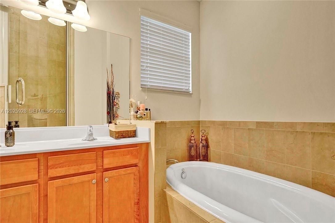 821 E Village Circle 821 Property Photo 9