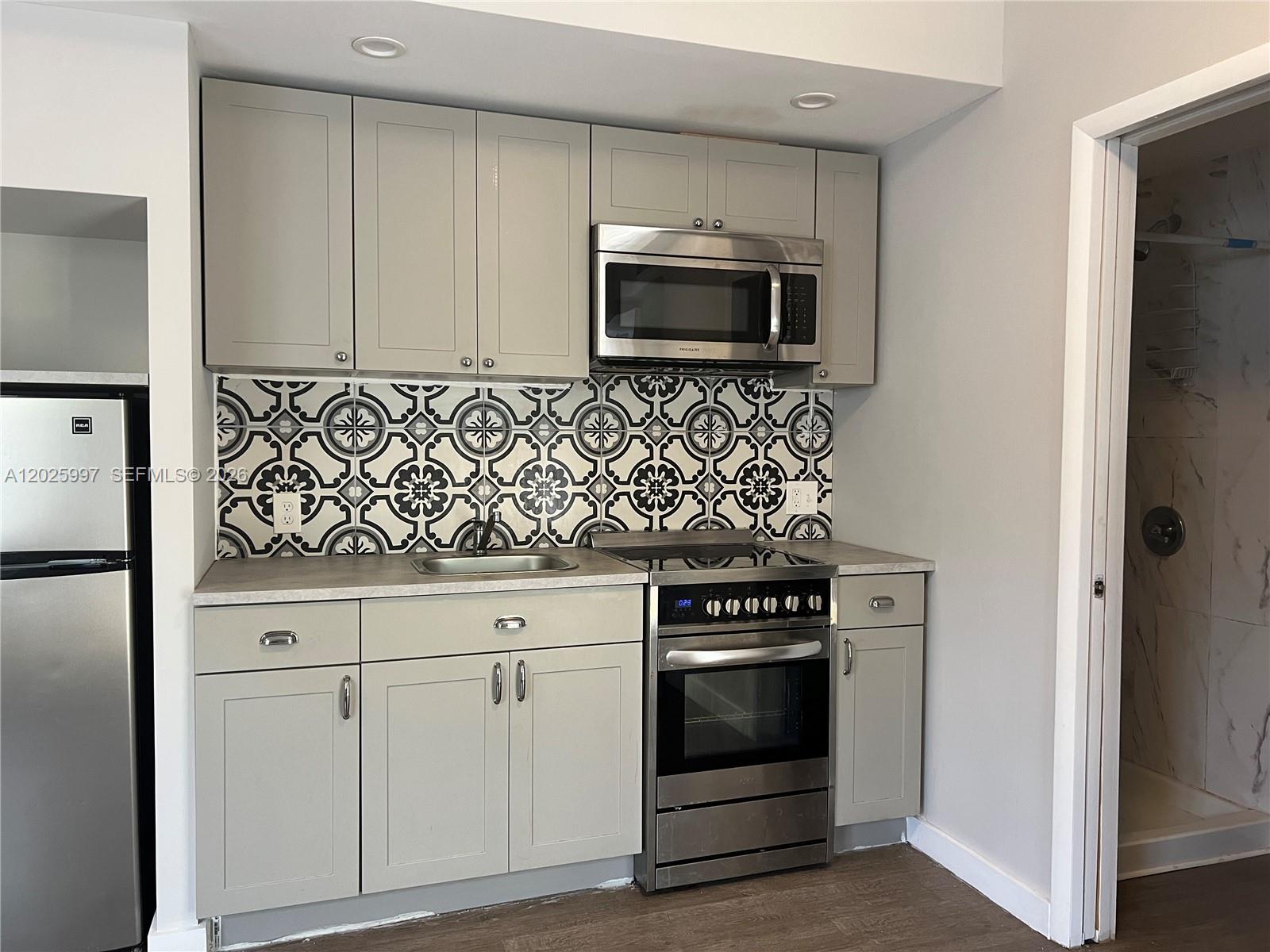 A12025997 Property Photo 4