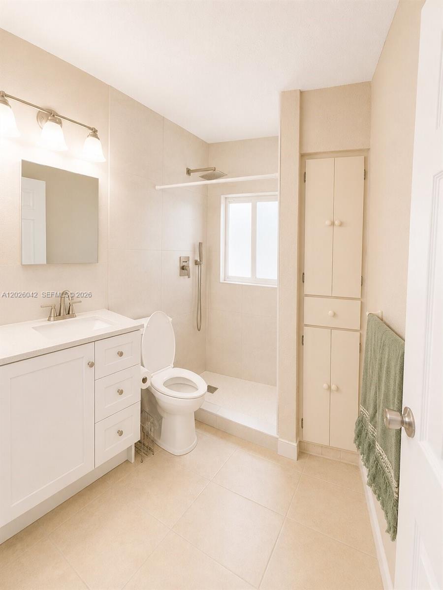 5551 E 4th Avenue Property Photo 19