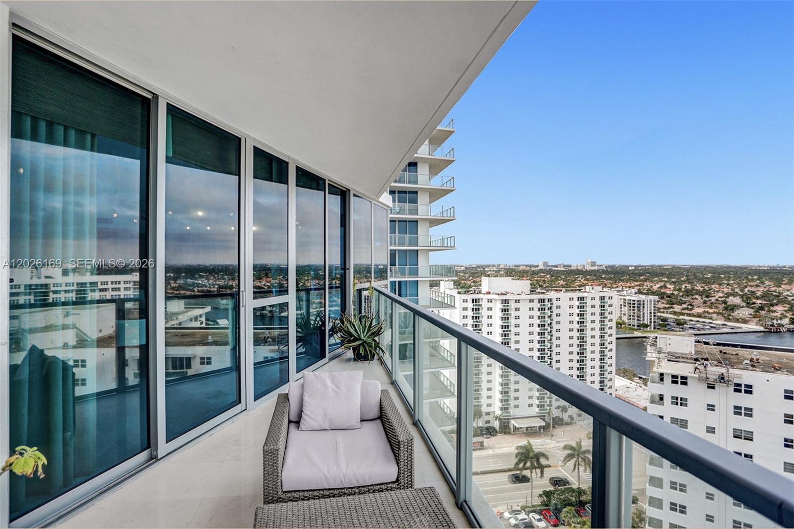 3101 S Ocean Drive 2005 (available Now ) Property Photo 2