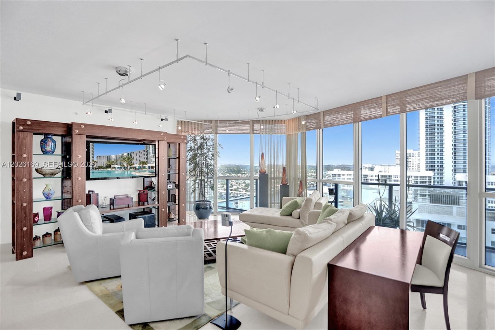 3101 S Ocean Drive 2005 (available Now ) Property Photo 3