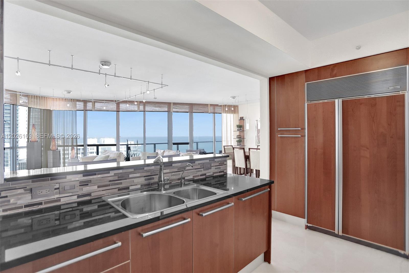 3101 S Ocean Drive 2005 (available Now ) Property Photo 9