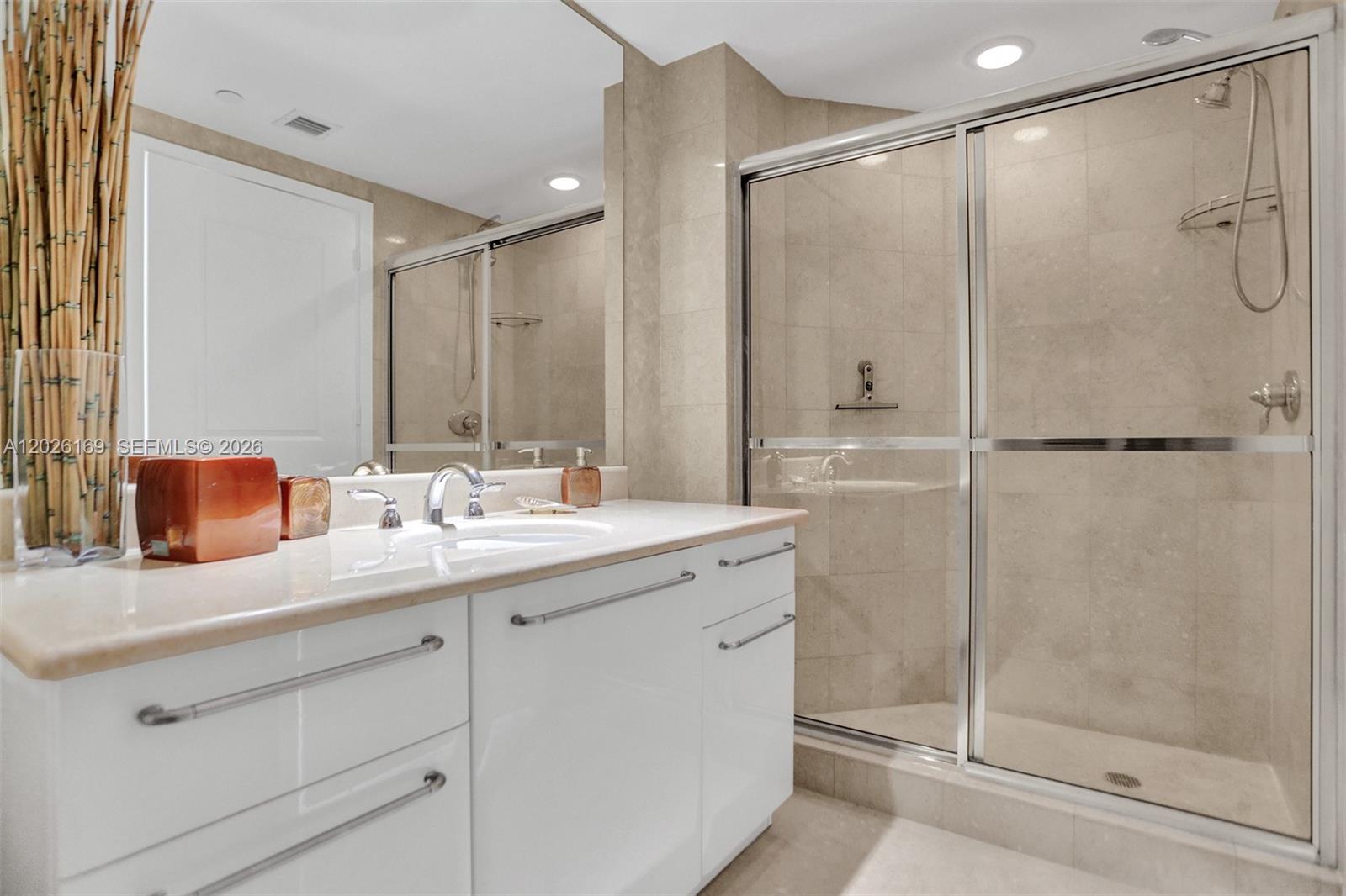 3101 S Ocean Drive 2005 (available Now ) Property Photo 16