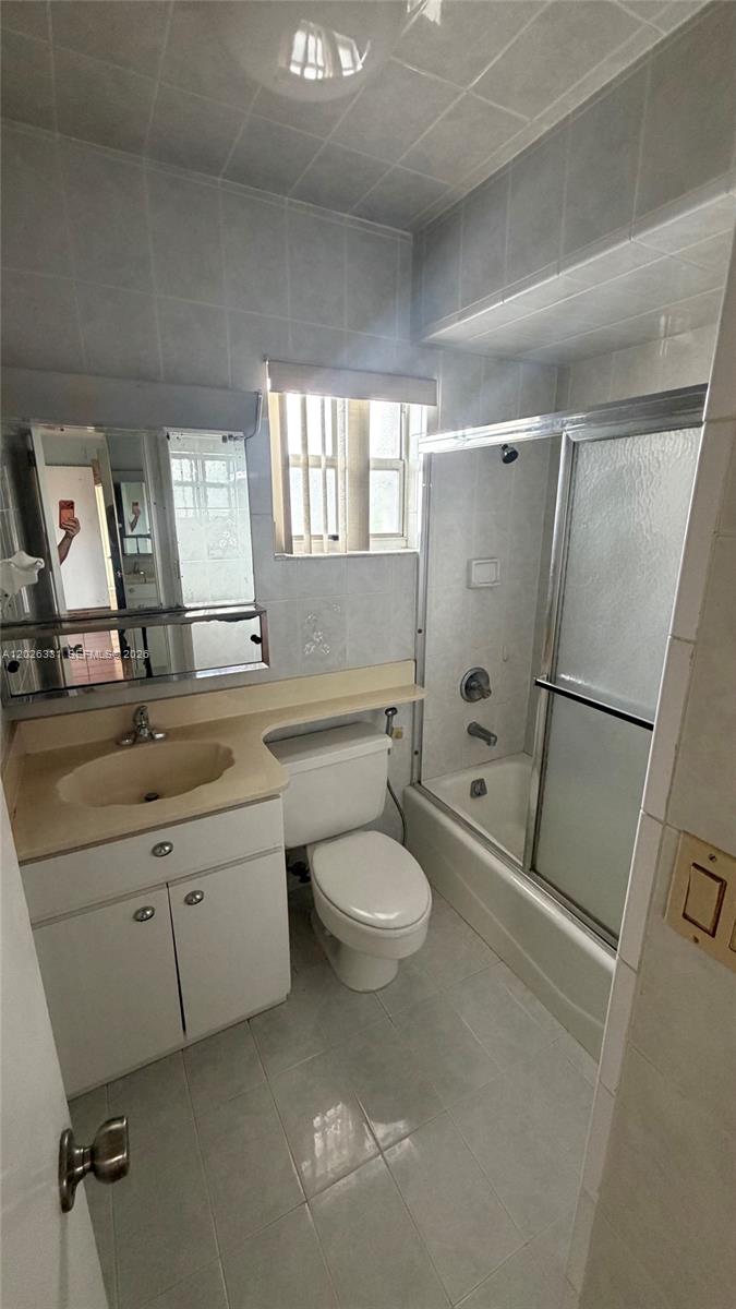 770 E 19th Street A Property Photo 4