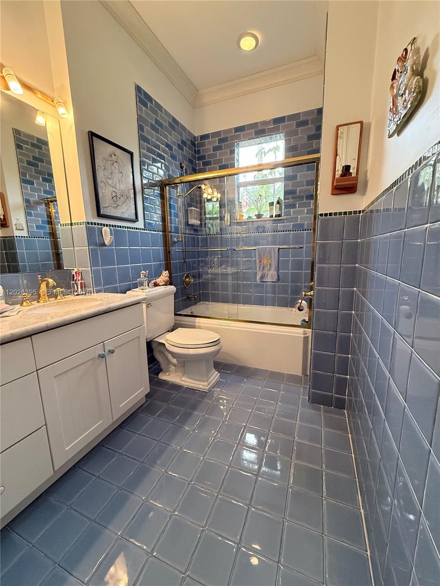 A12026395 Property Photo 25
