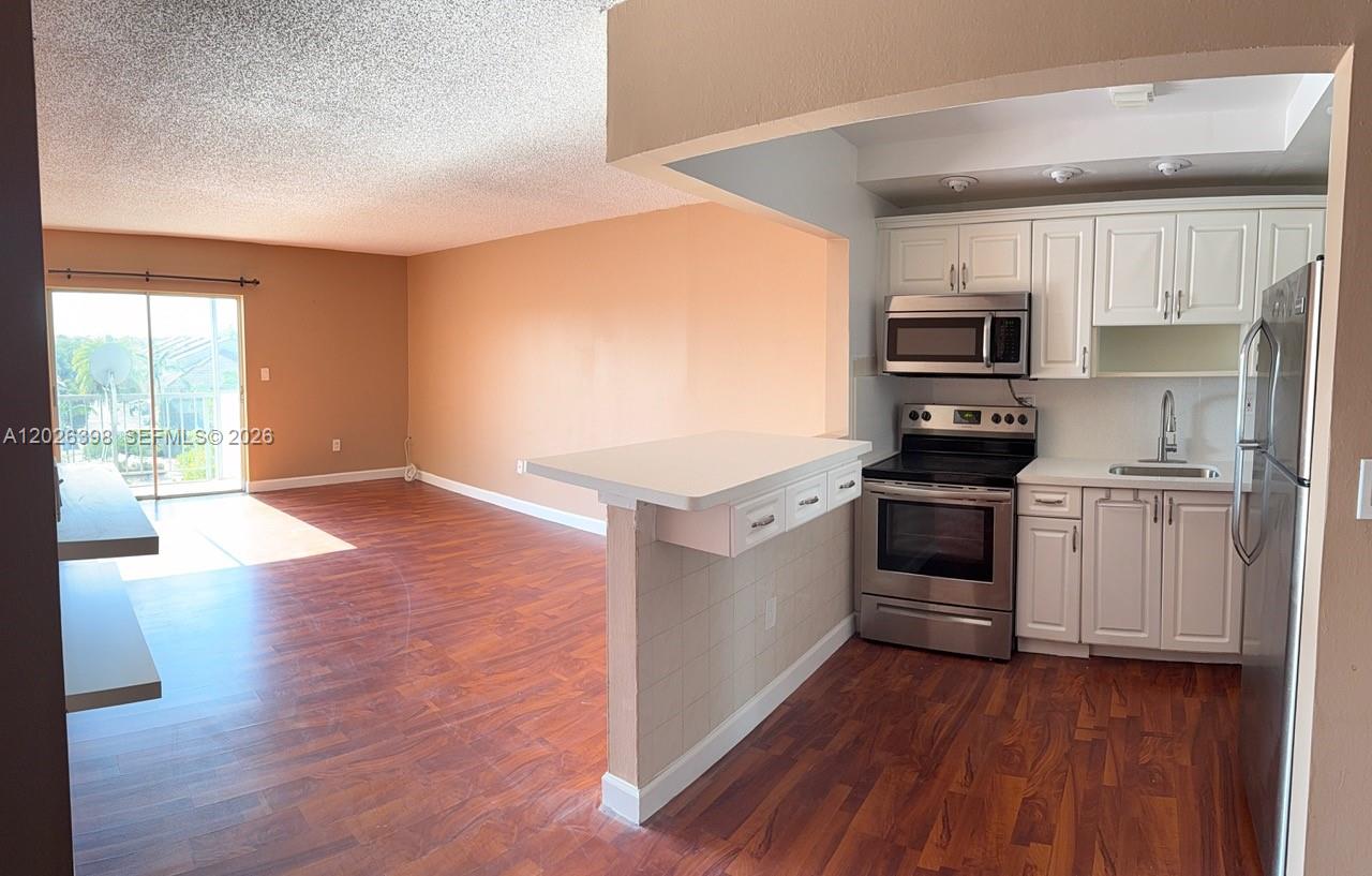8950 Ne 8th Avenue 405 Property Photo 1