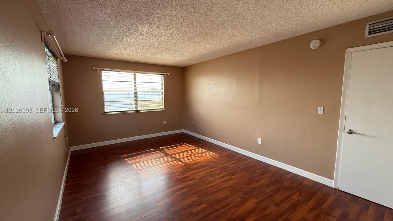 8950 Ne 8th Avenue 405 Property Photo 3