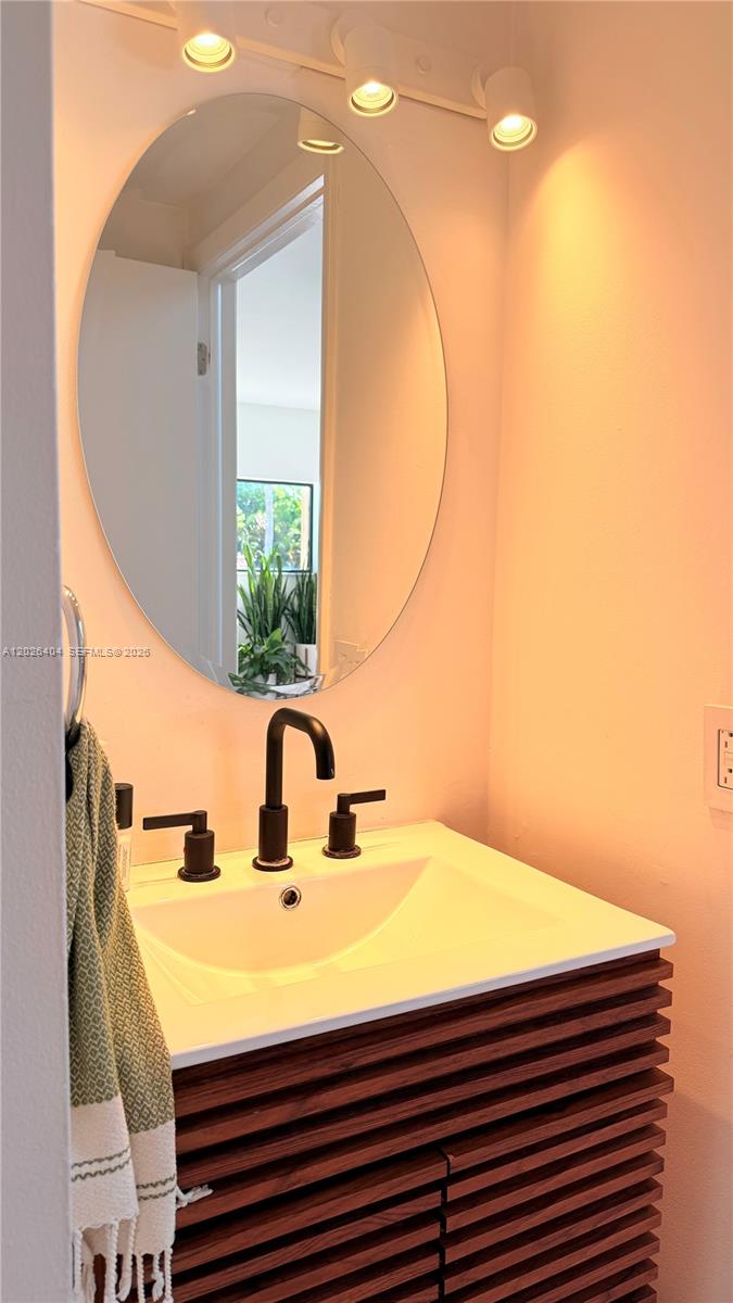 A12026404 Property Photo 33