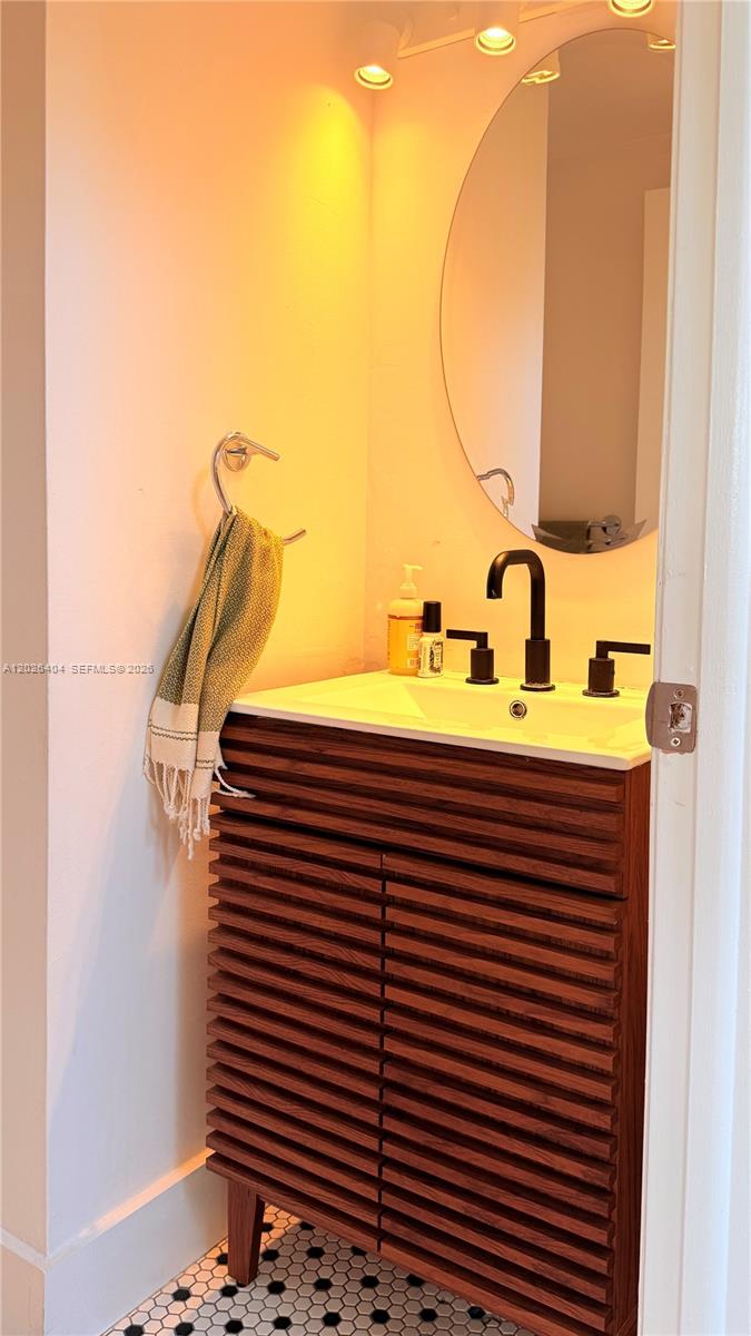 A12026404 Property Photo 34