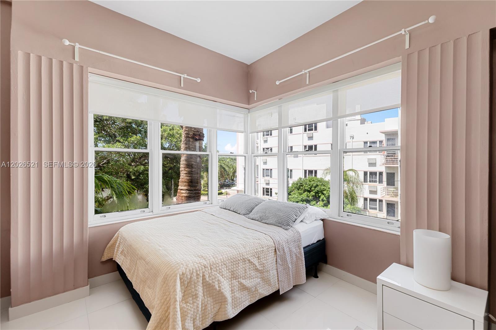 2421 Lake Pancoast Drive 3b Property Photo 4