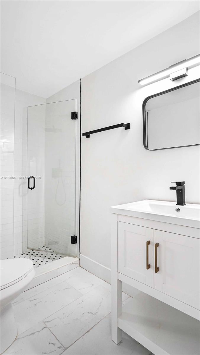 815 W 39 Property Photo 19