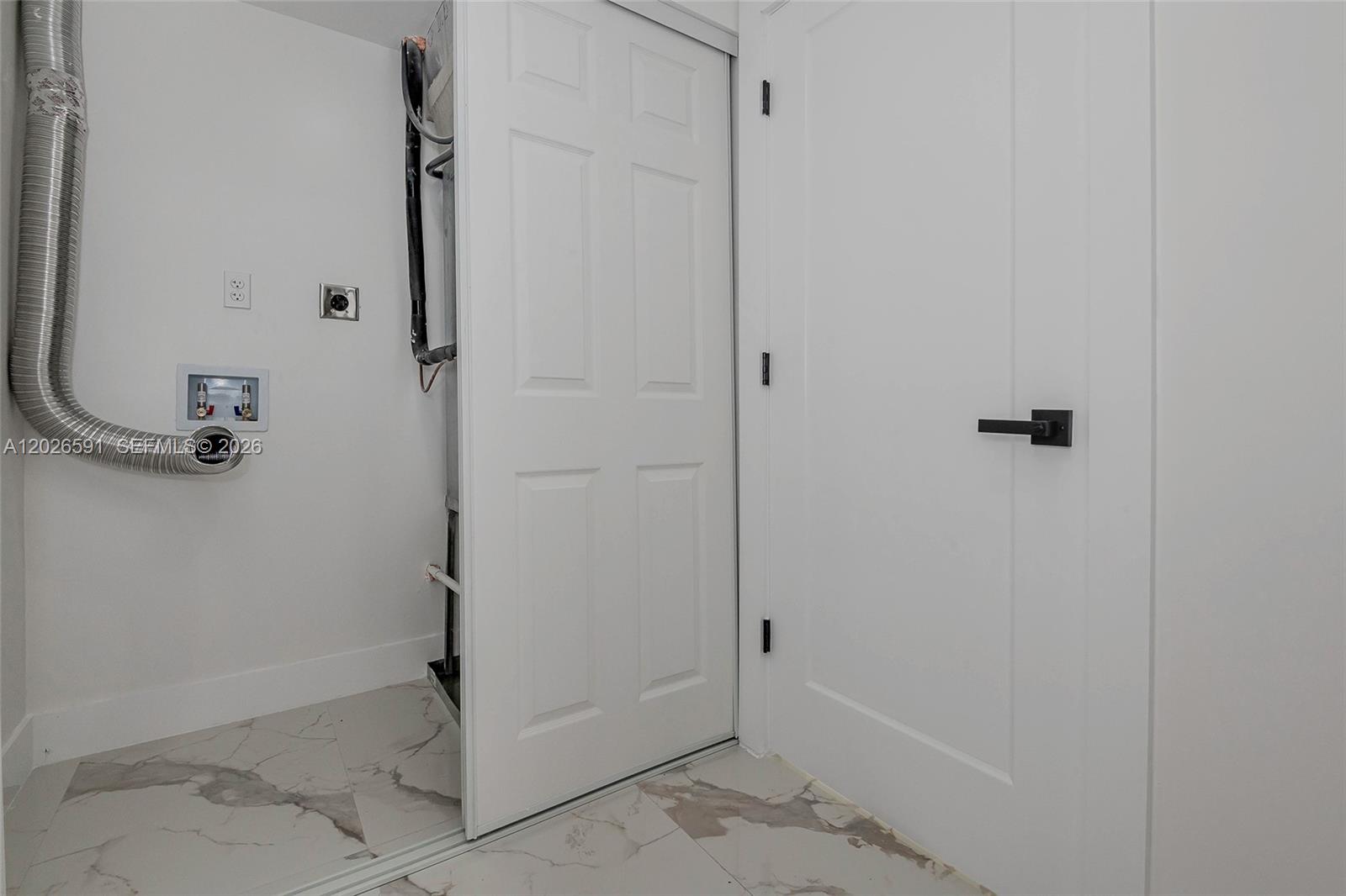 537 S 29th Court Property Photo 18