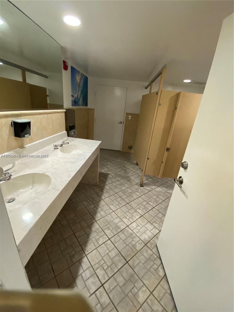 2011 N Ocean Boulevard 605 Property Photo 30