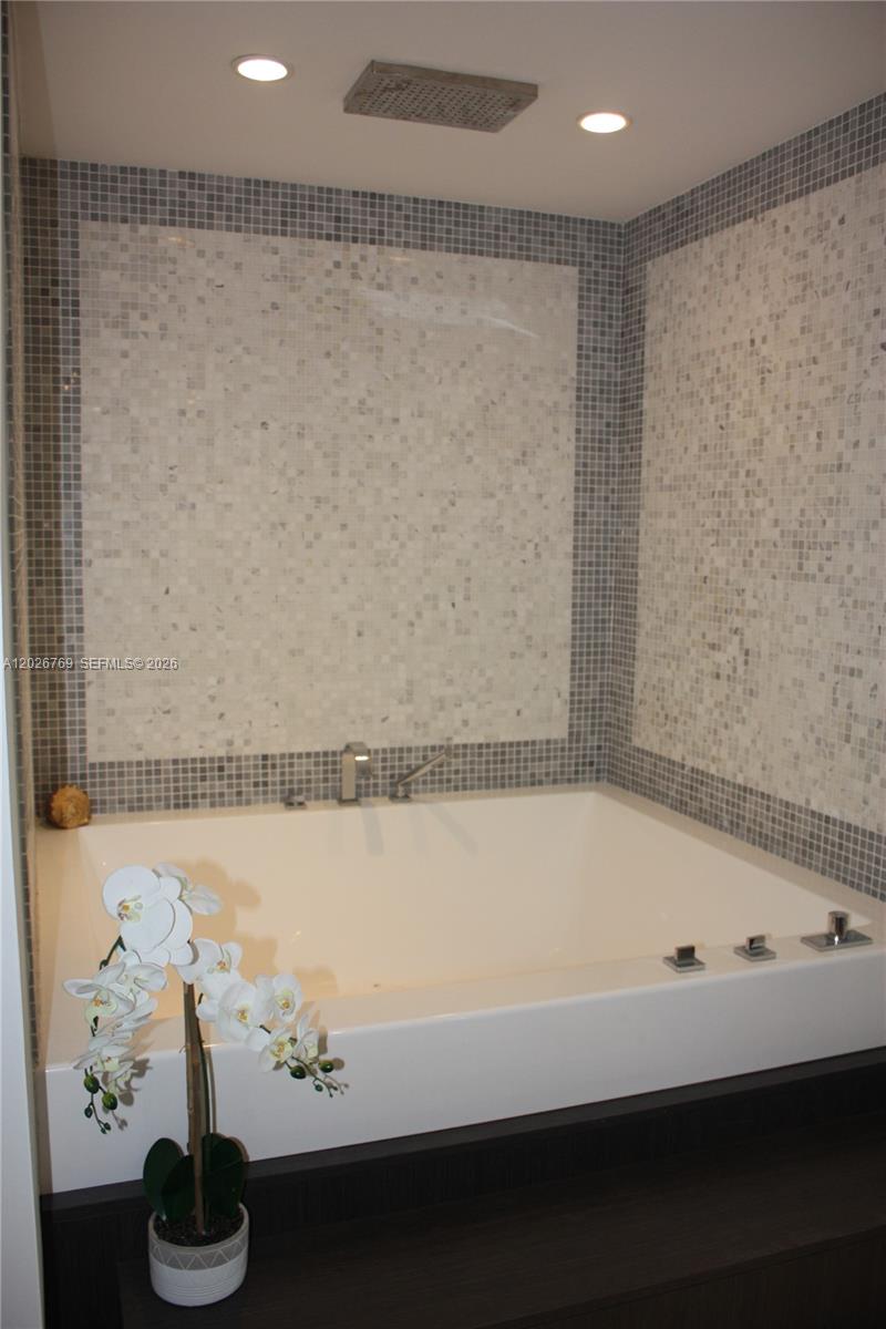 200 Biscayne Boulevard Way 4211 Property Photo 4