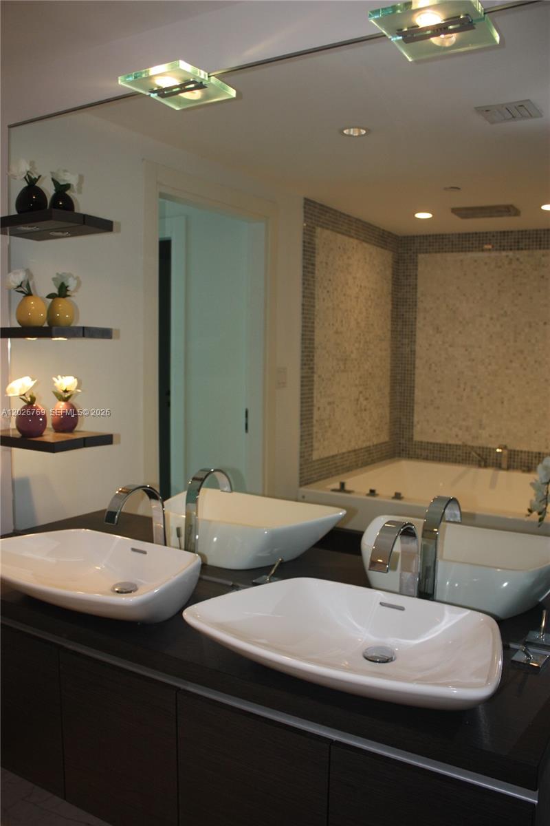 200 Biscayne Boulevard Way 4211 Property Photo 5