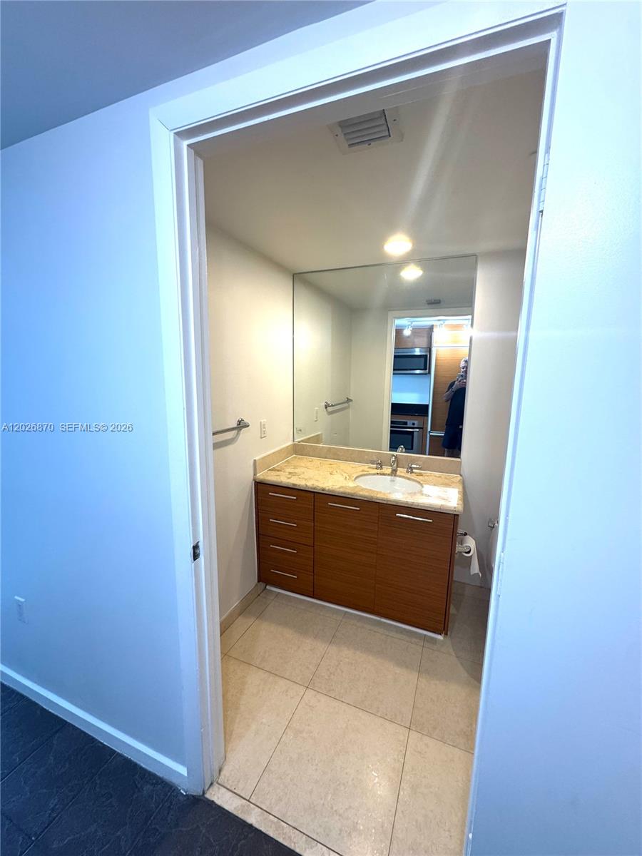 50 Biscayne Boulevard 3303 Property Photo 34