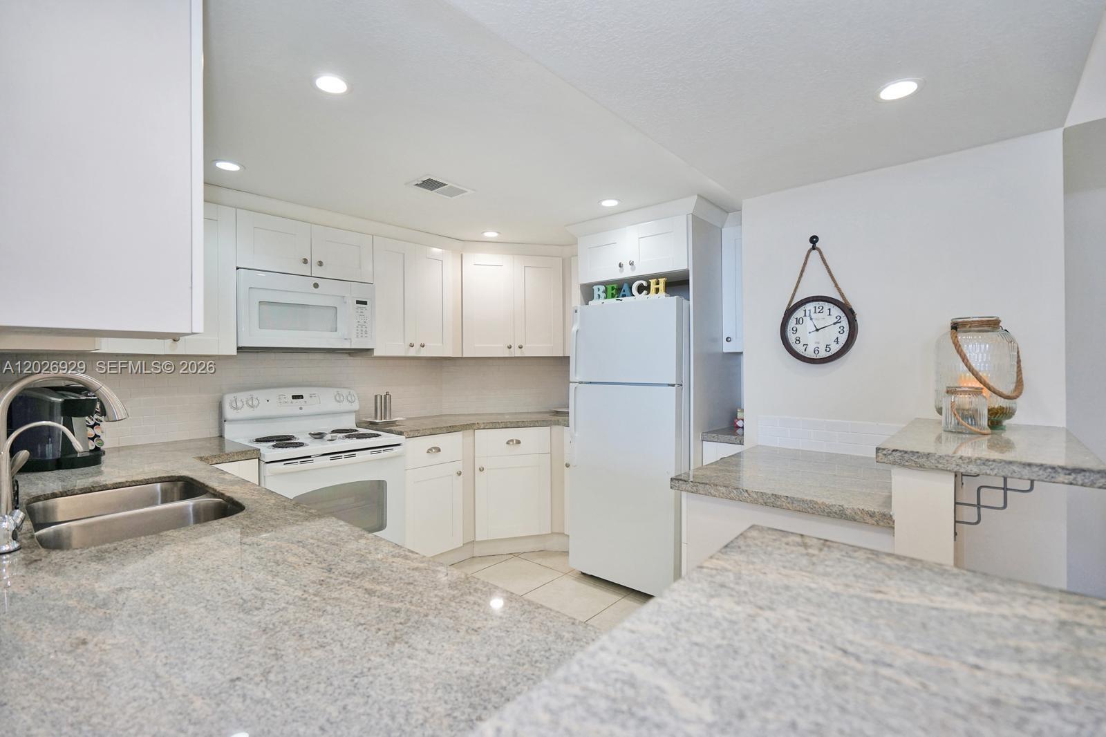 3725 S Ocean Drive 1216 Property Photo 3