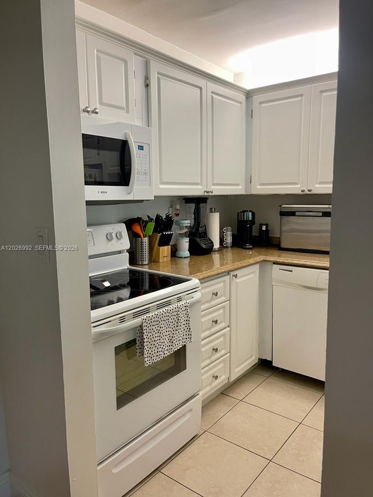 301 Racquet Club Road 305 Property Photo 5