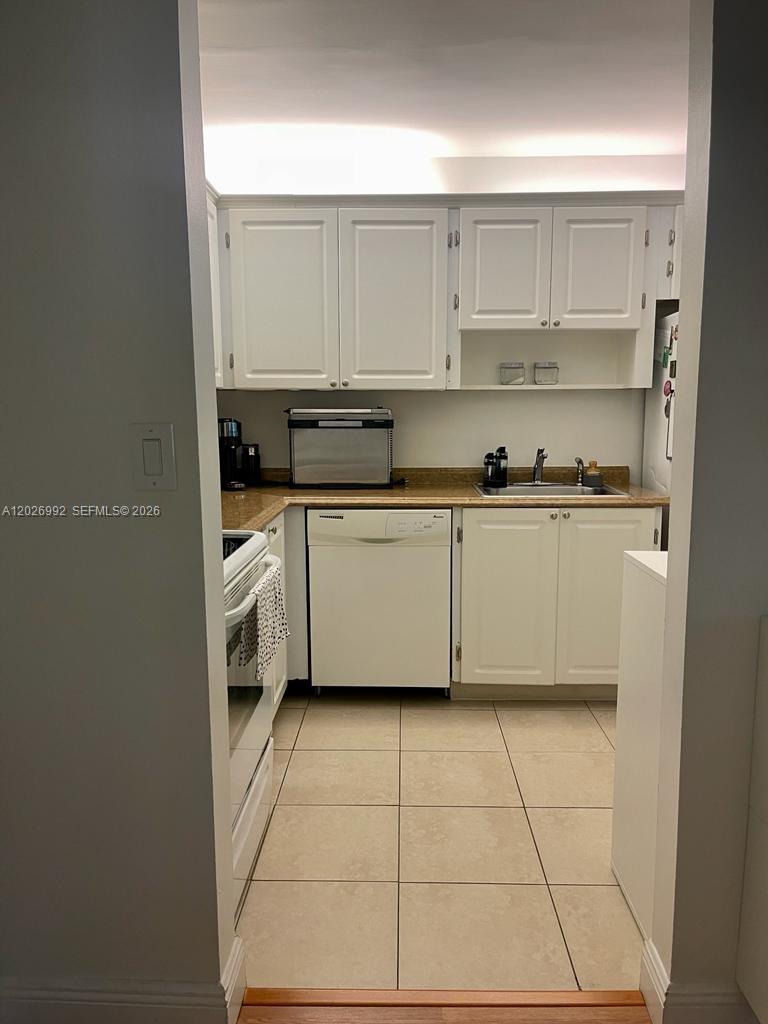 301 Racquet Club Road 305 Property Photo 8