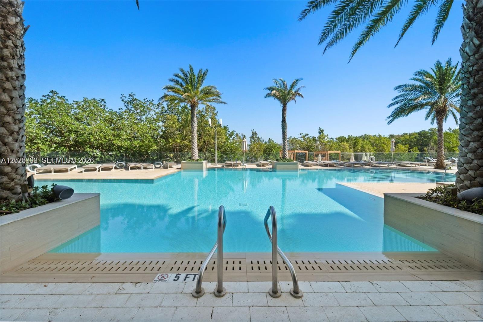 16385 Biscayne Boulevard 1019 Property Photo 1