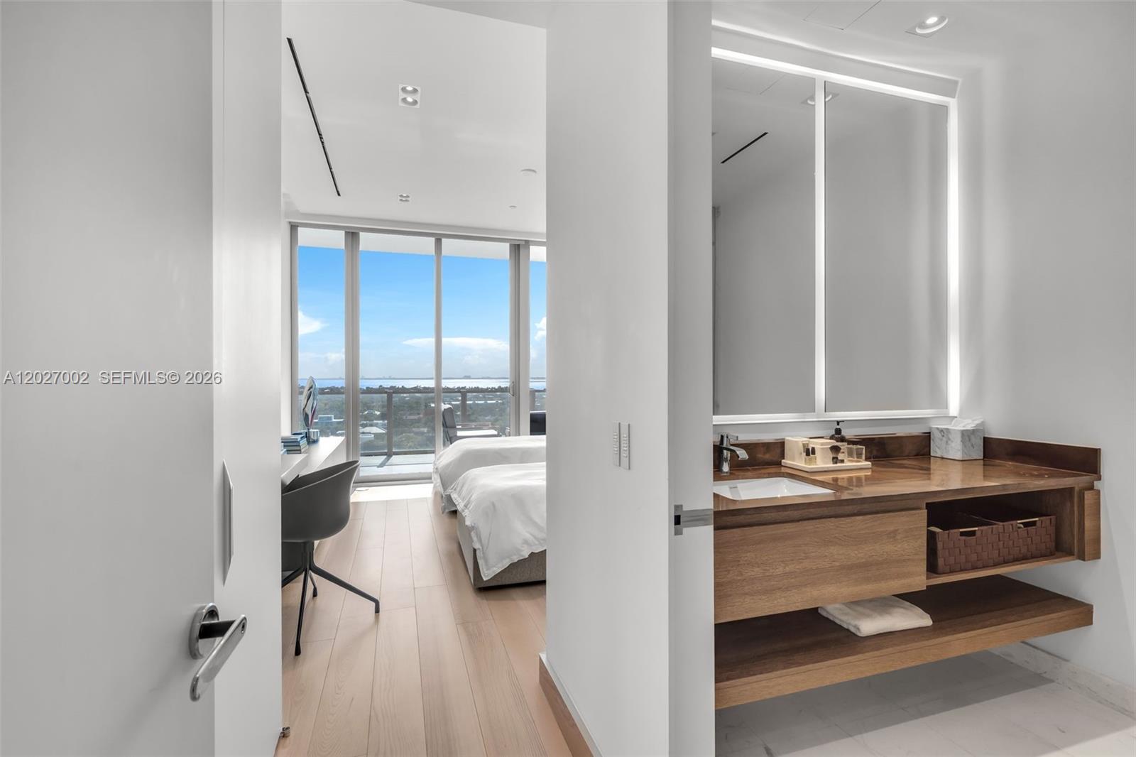 350 Ocean Drive Lph2n Property Photo 49