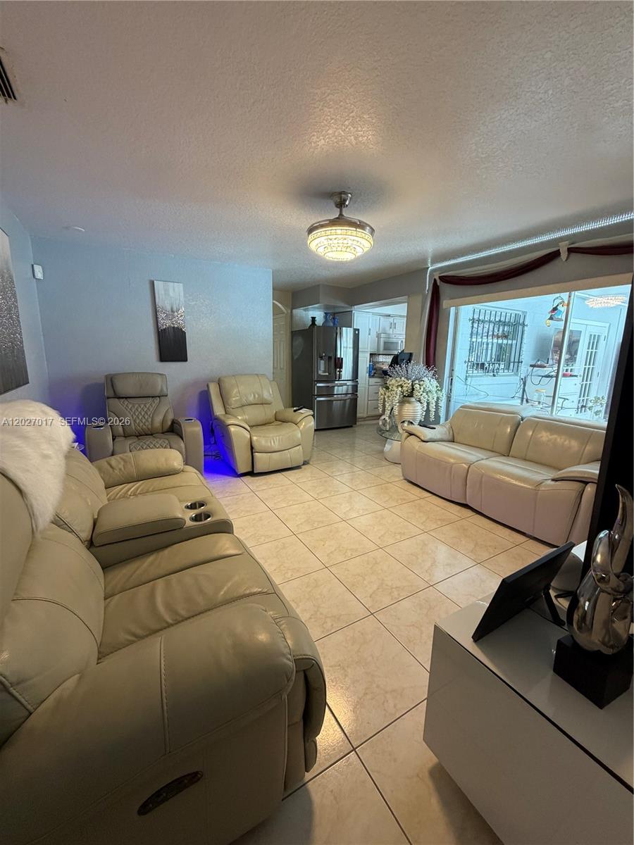 4162 Kingsbridge Drive Property Photo 2