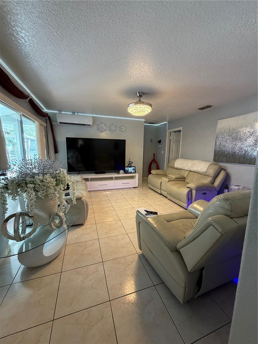 4162 Kingsbridge Drive Property Photo 3