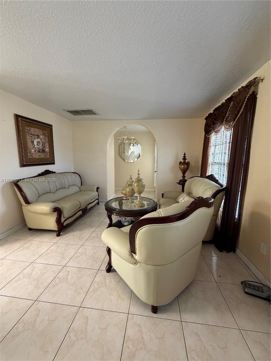 4162 Kingsbridge Drive Property Photo 5