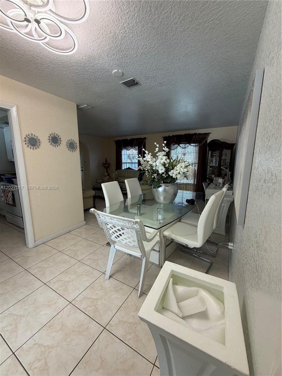 4162 Kingsbridge Drive Property Photo 6
