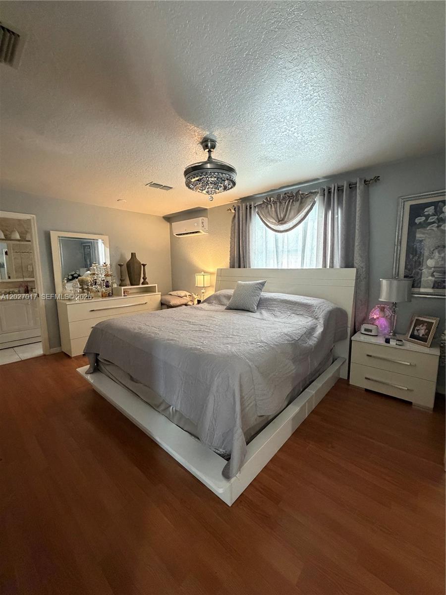 4162 Kingsbridge Drive Property Photo 7