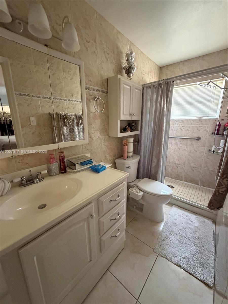 4162 Kingsbridge Drive Property Photo 9