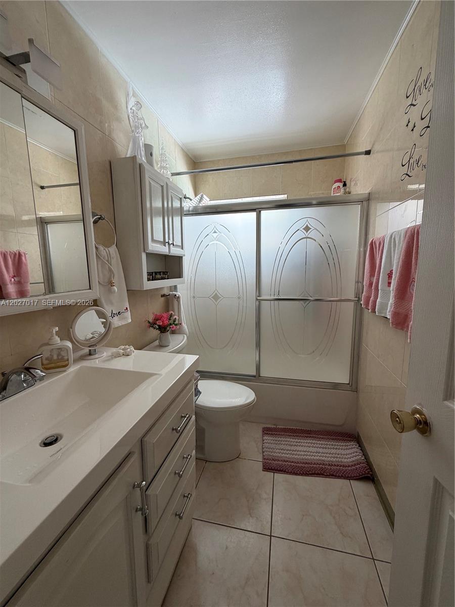 4162 Kingsbridge Drive Property Photo 12