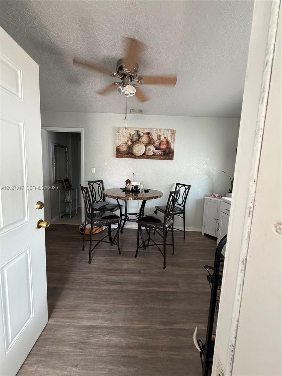4162 Kingsbridge Drive Property Photo 13