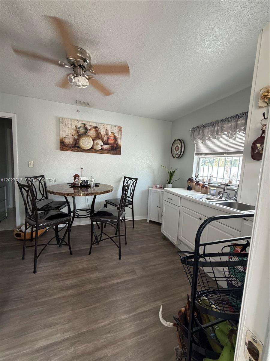 4162 Kingsbridge Drive Property Photo 14