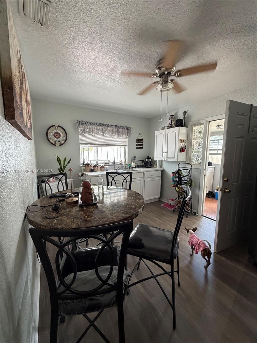 4162 Kingsbridge Drive Property Photo 15