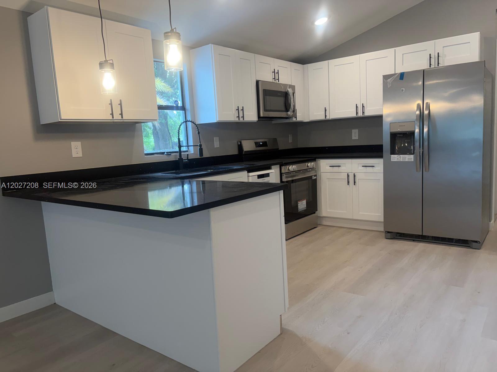 2331 Randall Street Property Photo 5