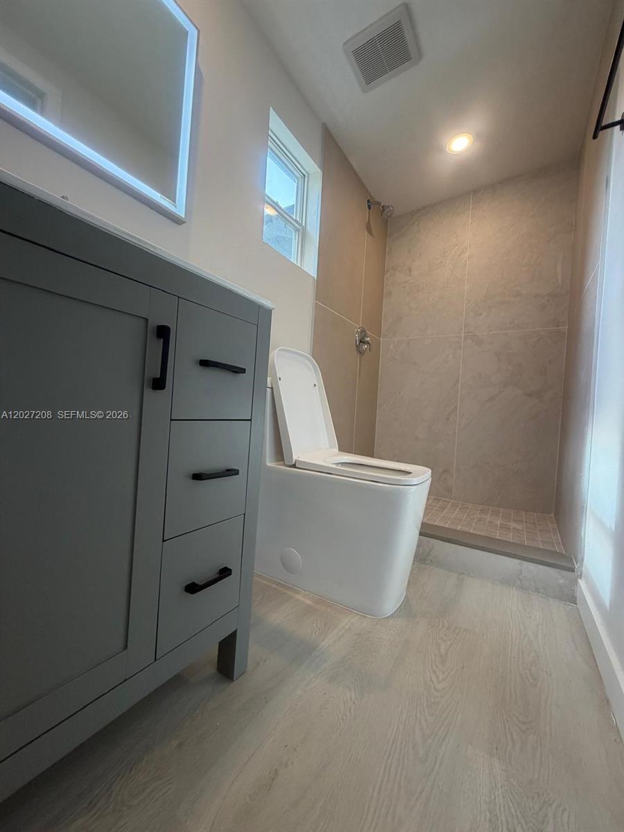 2331 Randall Street Property Photo 12
