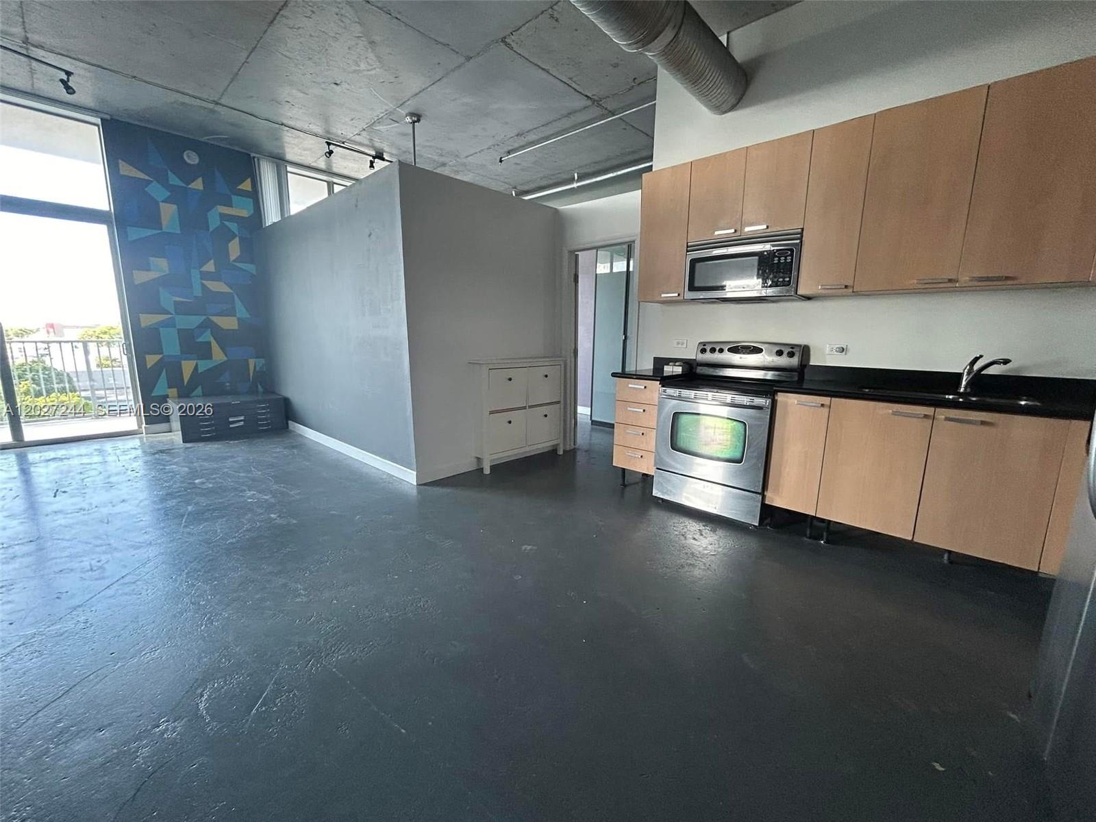 2100 Van Buren Street 506 Property Photo 2