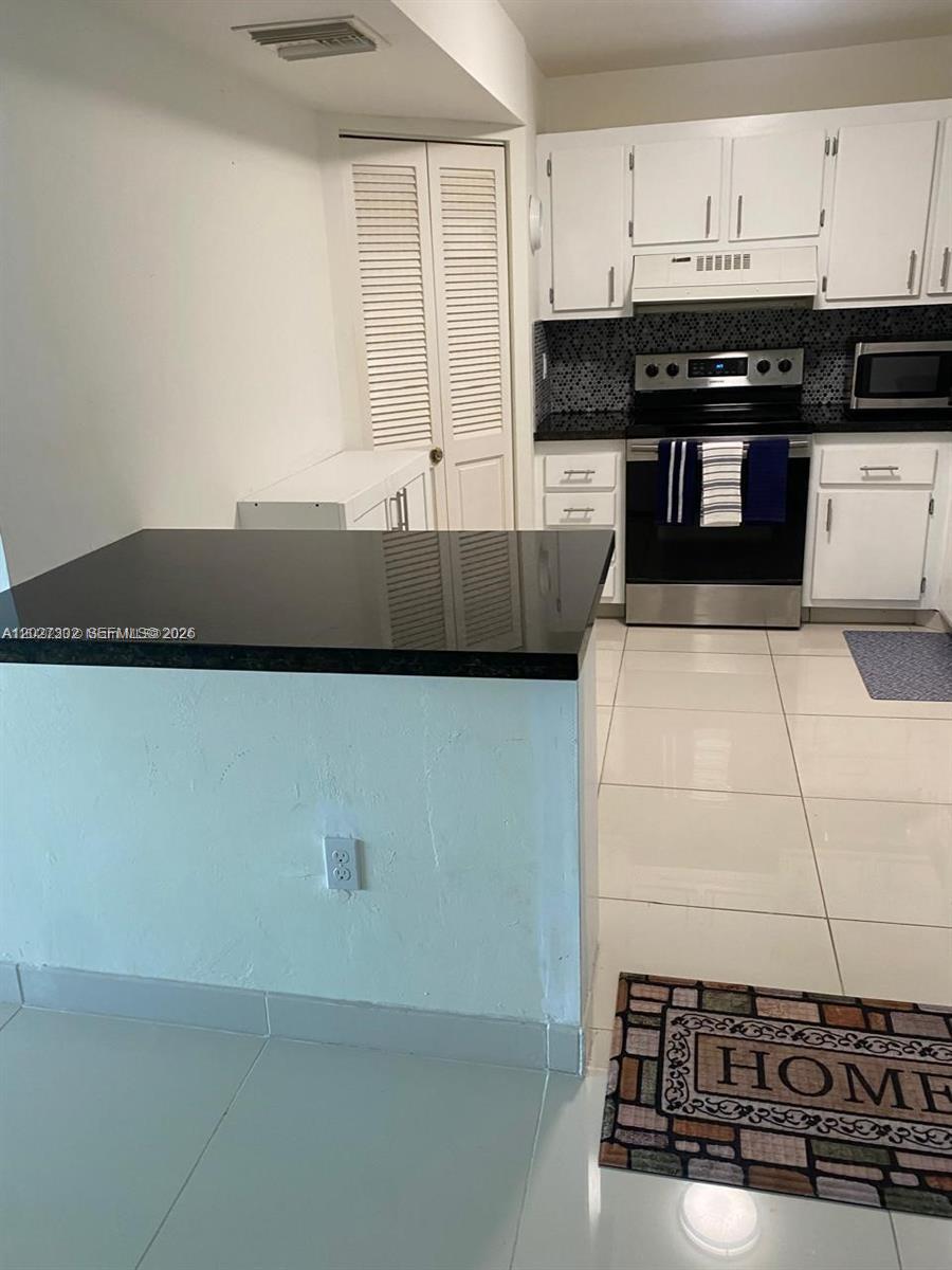 9273 Collins Avenue 506 Property Photo 10