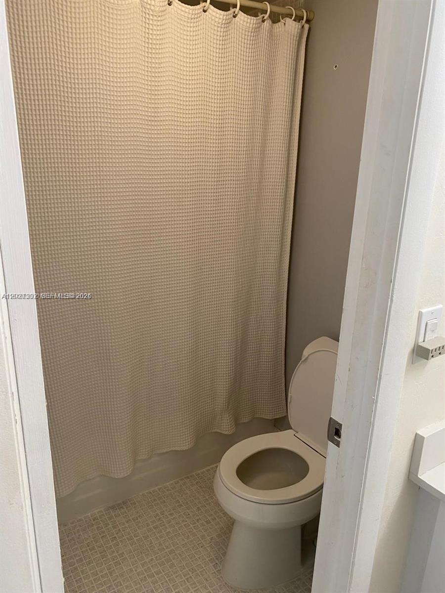 9273 Collins Avenue 506 Property Photo 14