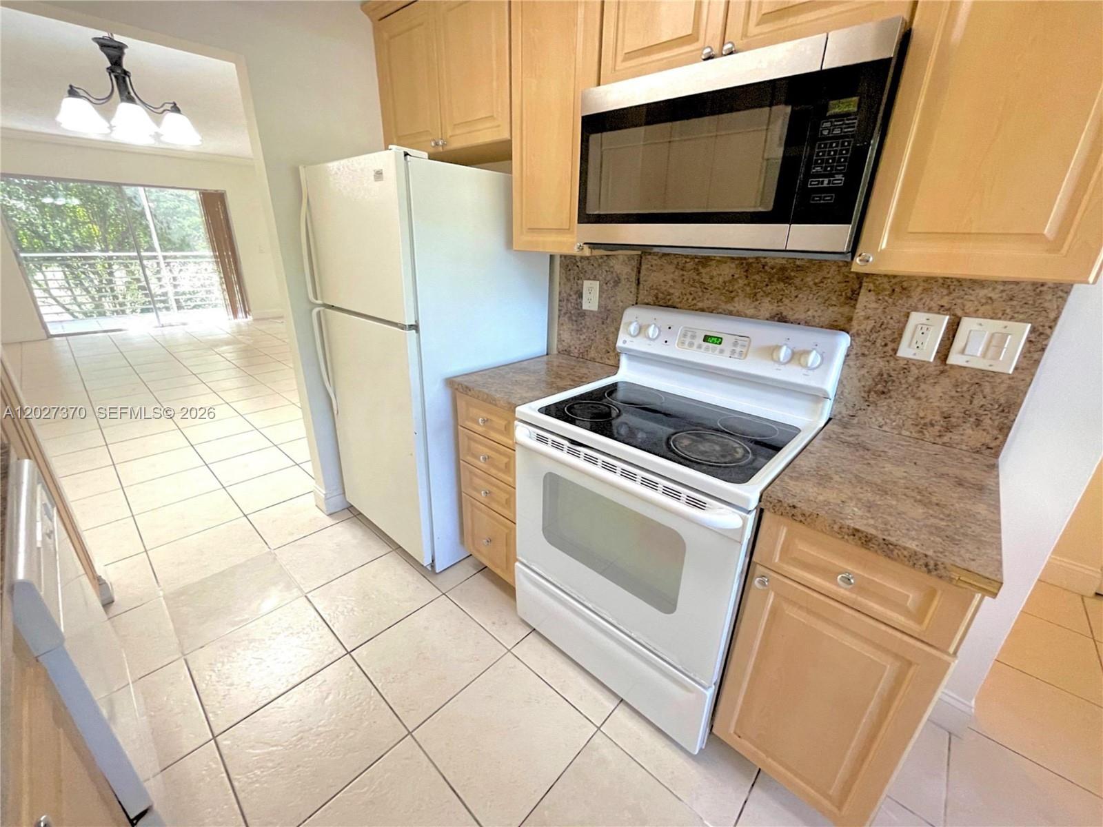 8450 Lagos De Campo Boulevard 206 Property Photo 3