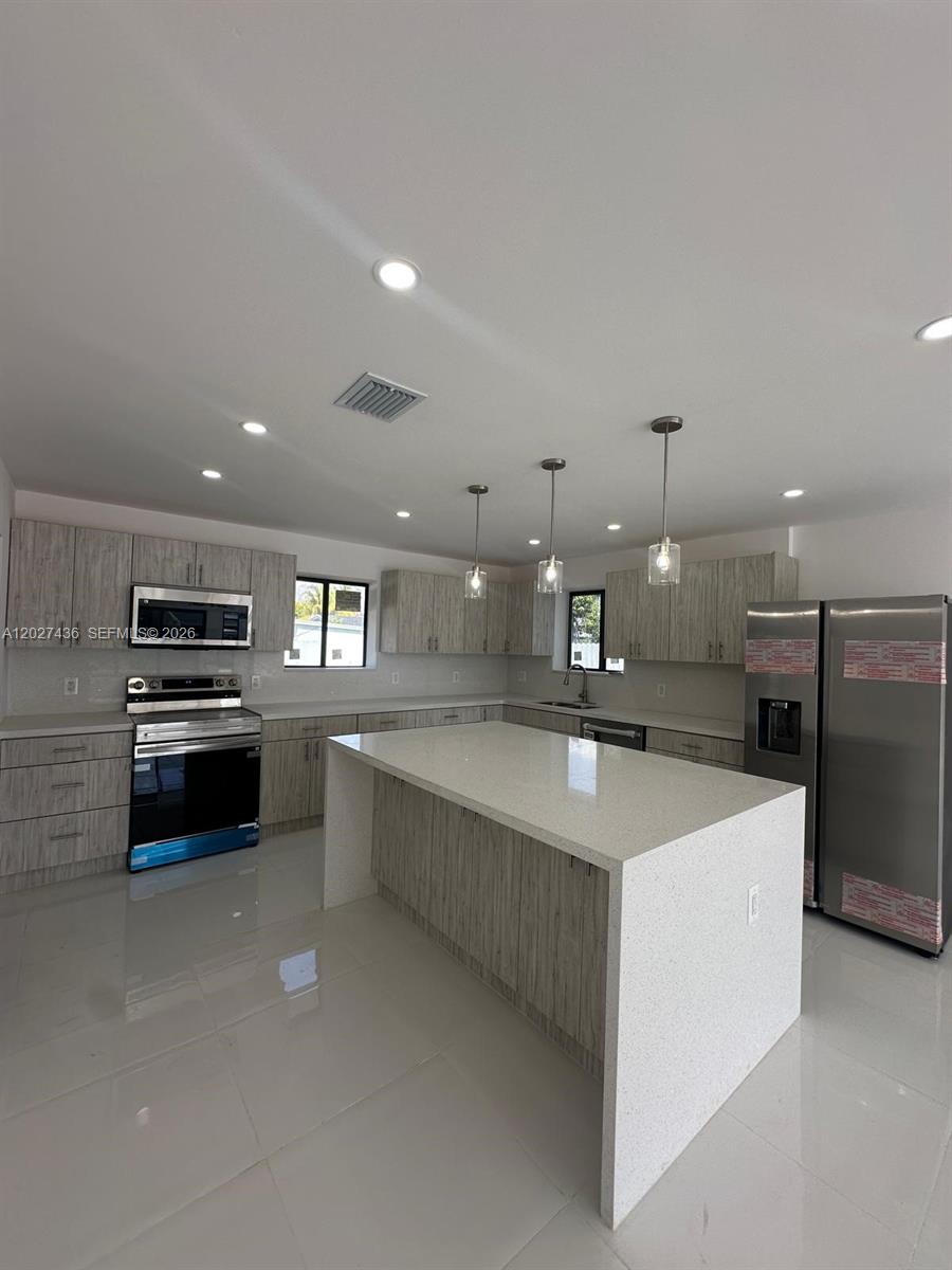 2041 Nw 190th Terrace Property Photo 5