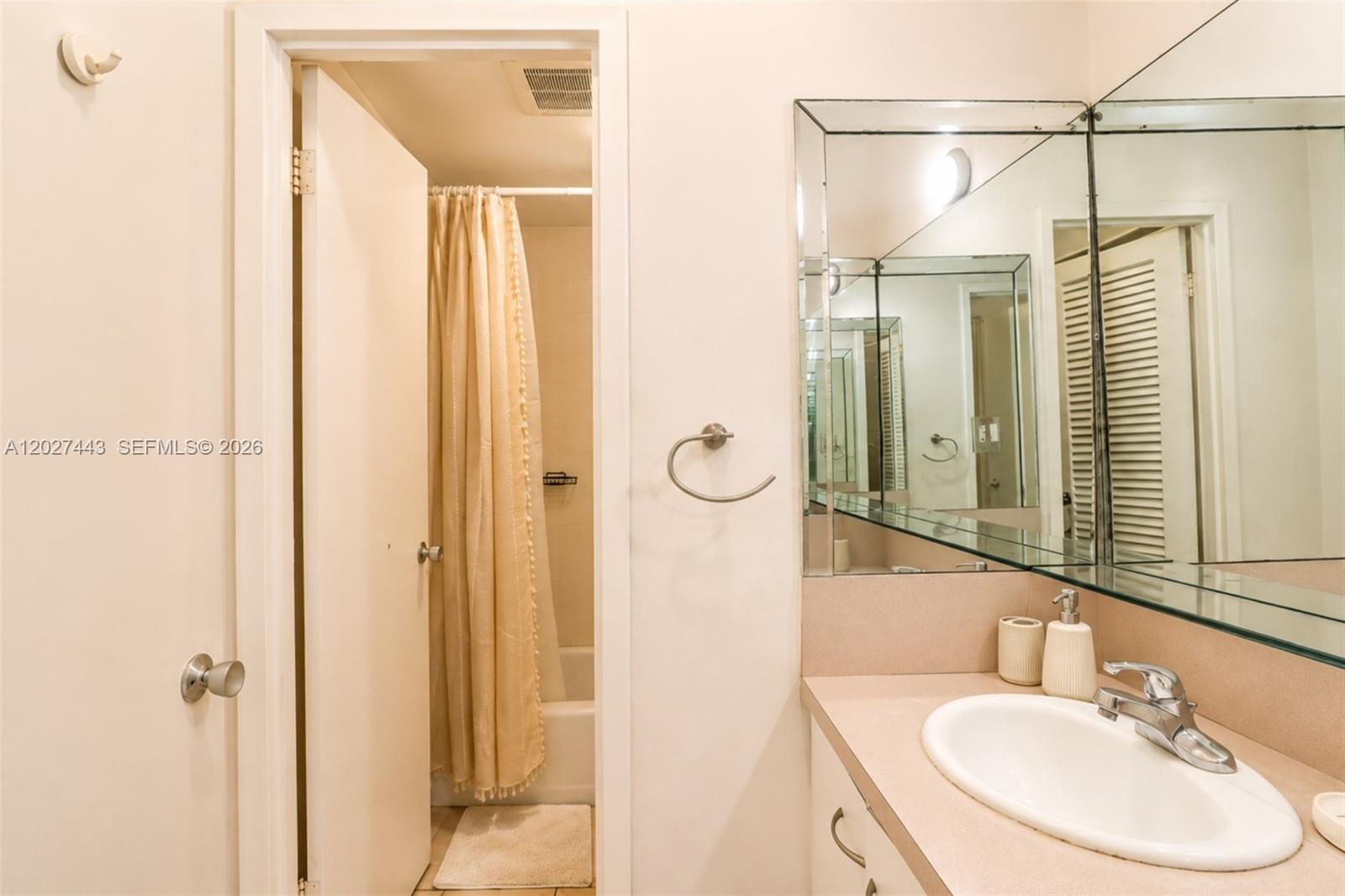 100 Lincoln Road 1427 Property Photo 10