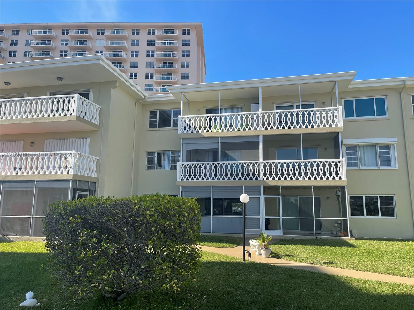 450 Golden Isles Drive 1H Property Photo 1